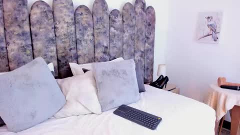 Salome online show from 11/19/25, 10:54