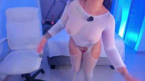 Snapshot of salommecruz01 chatting on 04/27/26, 10:41 Salomme Cruz online show from 04/27/26, 10:41