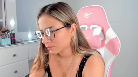 Salome online show from 03/05/25, 01:42