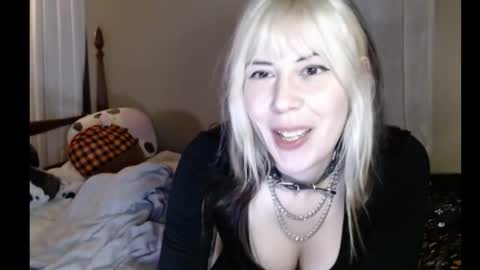 Carmen online show from 11/16/25, 01:33