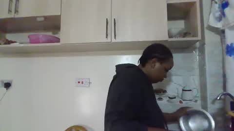 salty_surprise_ online show from 12/15/25, 04:33