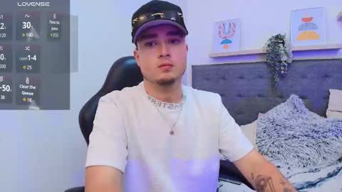 Snapshot of salvatore_muller chatting on 09/19/25, 10:10 Salvatore online show from 09/19/25, 10:10