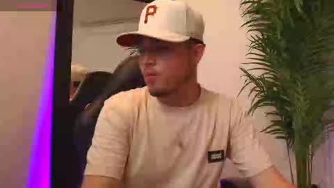 Snapshot of salvatore_muller chatting on 09/29/25, 10:14 Salvatore online show from 09/29/25, 10:14