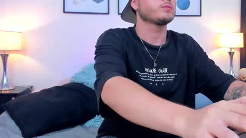 Snapshot of salvatore_muller chatting on 11/03/25, 04:36 Salvatore online show from 11/03/25, 04:36