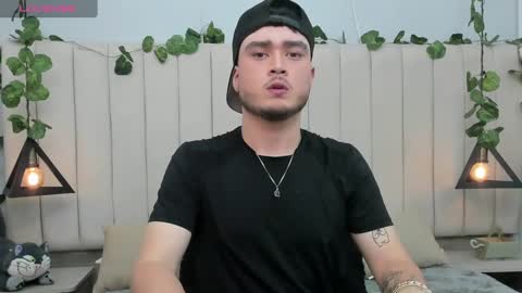 Snapshot of salvatore_muller chatting on 11/09/25, 04:44 Salvatore online show from 11/09/25, 04:44