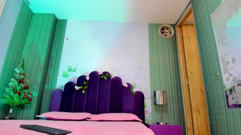 sam_naughty18 online show from 12/18/24, 04:28