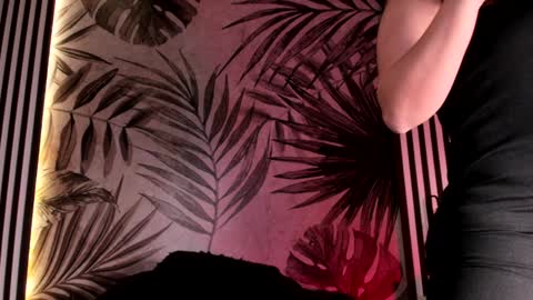 Snapshot of samaantha_white_ chatting on 02/14/25, 11:10 Samaantha online show from 02/14/25, 11:10