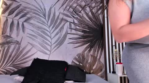 Snapshot of samaantha_white_ chatting on 02/22/25, 11:57 Samaantha online show from 02/22/25, 11:57