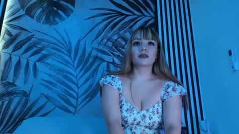 Snapshot of samaantha_white_ chatting on 09/15/25, 11:43 Samaantha online show from 09/15/25, 11:43