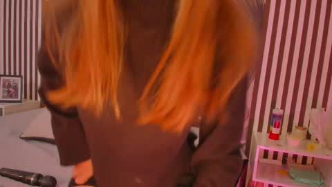 Snapshot of samaantha_white_ chatting on 09/20/25, 11:44 Samaantha online show from 09/20/25, 11:44