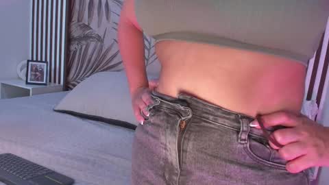 Snapshot of samaantha_white_ chatting on 09/23/25, 11:24 Samaantha online show from 09/23/25, 11:24