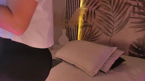 Snapshot of samaantha_white_ chatting on 11/06/25, 11:33 Samaantha online show from 11/06/25, 11:33