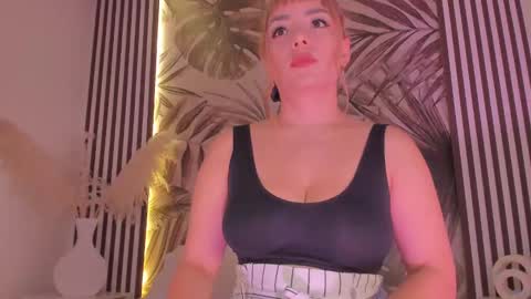 Snapshot of samaantha_white_ chatting on 11/12/25, 11:32 Samaantha online show from 11/12/25, 11:32