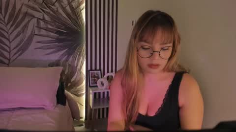 Snapshot of samaantha_white_ chatting on 02/25/26, 11:31 Samaantha online show from 02/25/26, 11:31