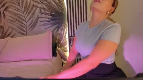 Snapshot of samaantha_white_ chatting on 03/03/26, 11:27 Samaantha online show from 03/03/26, 11:27