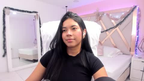 Snapshot of samantaa_shy chatting on 12/17/25, 03:23 sam online show from 12/17/25, 03:23