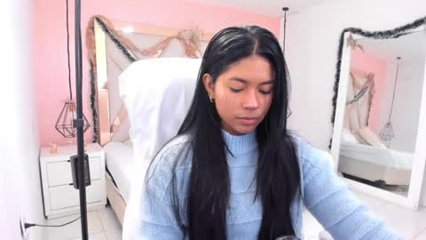 Snapshot of samantaa_shy chatting on 12/23/25, 01:47 sam online show from 12/23/25, 01:47