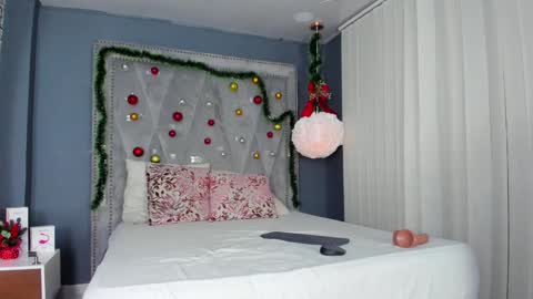 Snapshot of samantamaturehot chatting on 01/04/25, 07:44 Samanta... online show from 01/04/25, 07:44