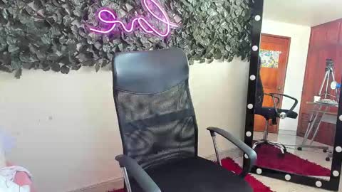 samantaortiz_ online show from 12/01/25, 07:19