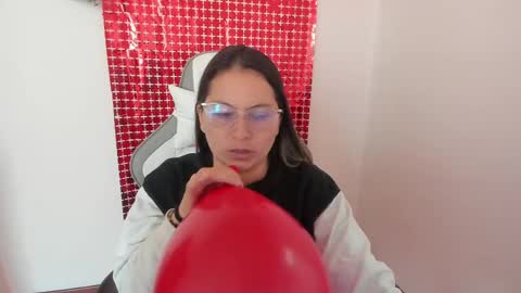 Snapshot of samantha__wilson chatting on 02/14/25, 01:18 Samantha online show from 02/14/25, 01:18