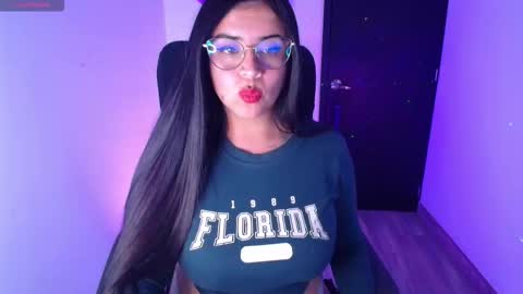 Snapshot of samantha_devil_ chatting on 11/26/25, 12:33 Samanta online show from 11/26/25, 12:33