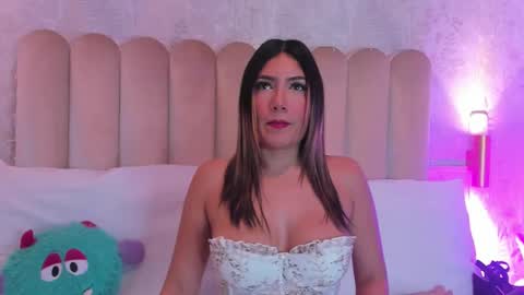 Snapshot of samantha_duque11 chatting on 02/16/25, 05:04 Samantha online show from 02/16/25, 05:04