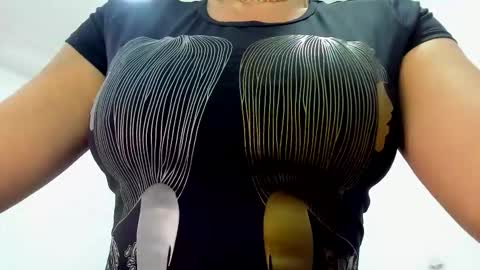 Snapshot of samantha_milfs chatting on 10/28/25, 11:03 samantha_milfs online show from 10/28/25, 11:03