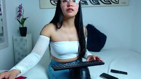 samantha_vaker online show from 05/10/26, 03:23