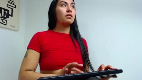 samantha_vaker online show from 06/17/26, 09:16