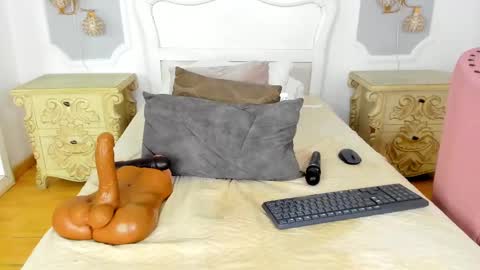 Samantha online show from 02/19/25, 06:33