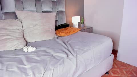 Snapshot of samanthagarciia__ chatting on 12/20/24, 10:43 Samanta online show from 12/20/24, 10:43