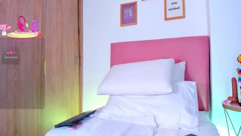 V A  N E S S A  online show from 10/21/25, 08:31