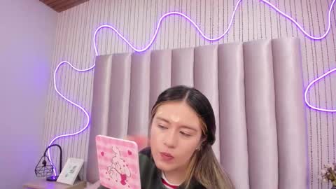 Alejandra  online show from 11/28/25, 11:46