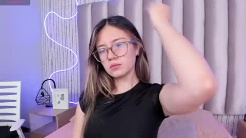 Alejandra  online show from 02/04/26, 11:05