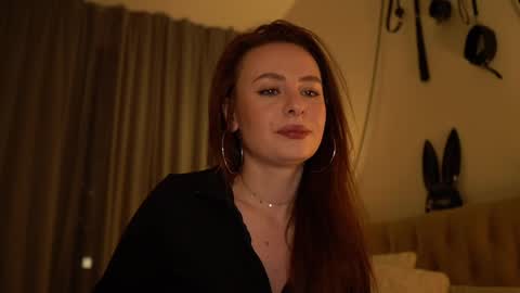 Snapshot of samanthavixen chatting on 01/27/25, 05:48 Goddess Samantha Vixen online show from 01/27/25, 05:48