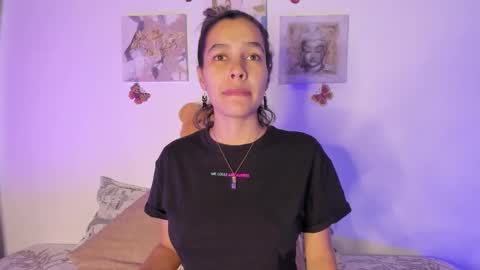 Samara is my name a pleasure delighted that you are here leave your thumb up it is important to me online show from 02/07/25, 10:20