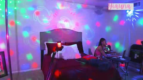 Yaya online show from 11/22/25, 06:34