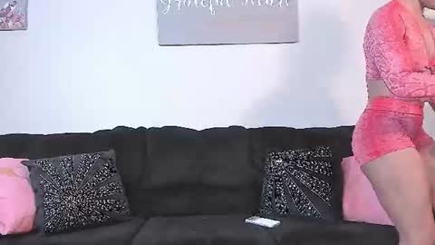 Snapshot of samatha1998 chatting on 06/17/26, 03:42 Yaya online show from 06/17/26, 03:42