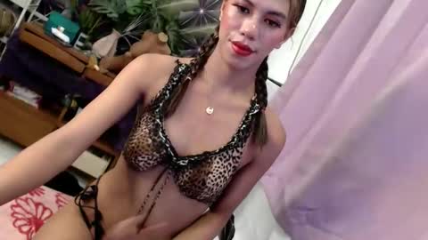 Snapshot of samatha_6969 chatting on 04/13/26, 10:32 samatha_6969 online show from 04/13/26, 10:32