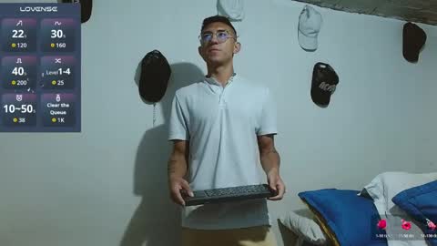 Snapshot of samfox_ chatting on 04/03/26, 12:03 SAM online show from 04/03/26, 12:03