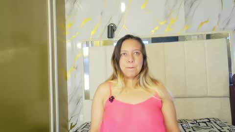 Snapshot of sami_1_8 chatting on 04/24/26, 04:15 Samy online show from 04/24/26, 04:15