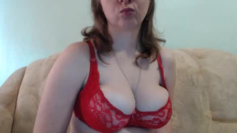 Snapshot of samiliya chatting on 01/29/25, 10:48 samiliya online show from 01/29/25, 10:48