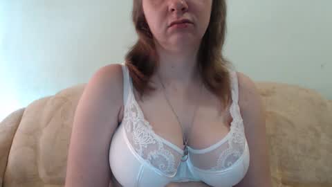 Snapshot of samiliya chatting on 02/15/25, 11:28 samiliya online show from 02/15/25, 11:28