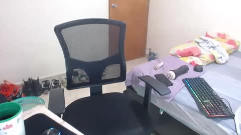 Snapshot of samir_music_ chatting on 10/23/25, 06:28 samir_music_ online show from 10/23/25, 06:28