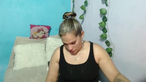 Snapshot of samira_lennox chatting on 12/03/24, 02:03 SAMIRA online show from 12/03/24, 02:03