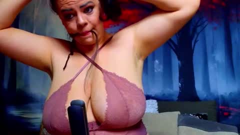 Snapshot of samiraevans chatting on 01/07/26, 08:11 online show from 01/07/26, 08:11