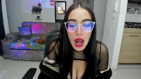 Snapshot of samismith77 chatting on 02/17/26, 01:35 SARA online show from 02/17/26, 01:35