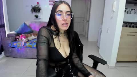 Snapshot of samismith77 chatting on 02/26/26, 10:09 SARA online show from 02/26/26, 10:09