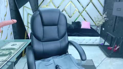 Luisa online show from 11/28/25, 11:13