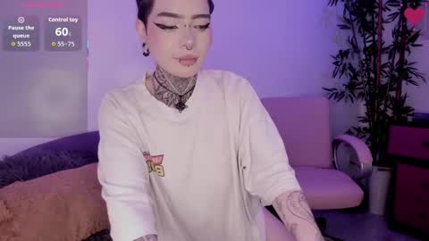 Snapshot of sammy_f_uck chatting on 10/18/25, 01:41 Samantha online show from 10/18/25, 01:41